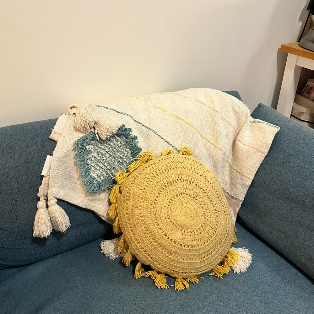 Colorful Tassel Throw Blanket and pillow set - Picture 2 of 5